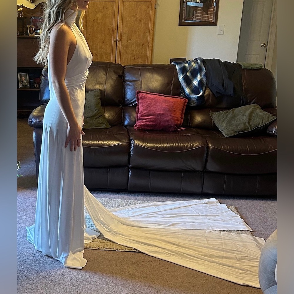 Elegant Wedding Dress - Picture 4 of 5